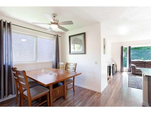 13 Edgeford Road Nw, Calgary, AB - Indoor Photo Showing Dining Room