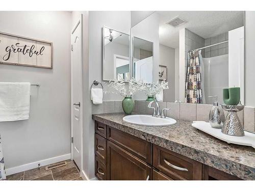 68 Auburn Bay Crescent Se, Calgary, AB - Indoor Photo Showing Bathroom