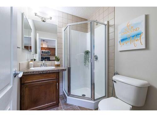 68 Auburn Bay Crescent Se, Calgary, AB - Indoor Photo Showing Bathroom