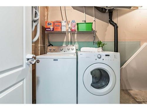 68 Auburn Bay Crescent Se, Calgary, AB - Indoor Photo Showing Laundry Room