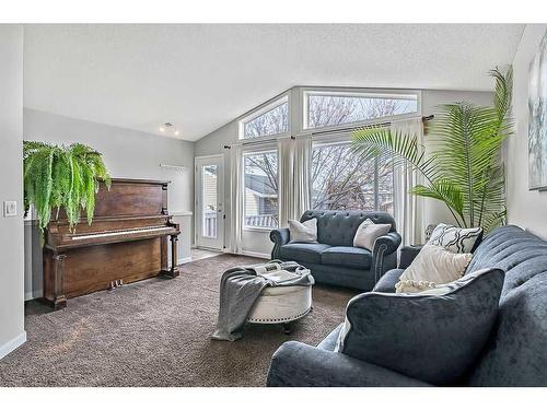 68 Auburn Bay Crescent Se, Calgary, AB - Indoor Photo Showing Living Room