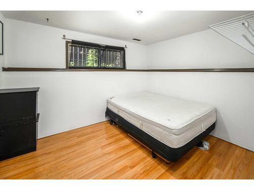 103 Sandstone Way Nw, Calgary, AB - Indoor Photo Showing Bedroom