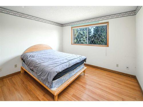 103 Sandstone Way Nw, Calgary, AB - Indoor Photo Showing Bedroom