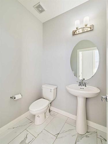 14 Evanscrest Heights Nw, Calgary, AB - Indoor Photo Showing Bathroom