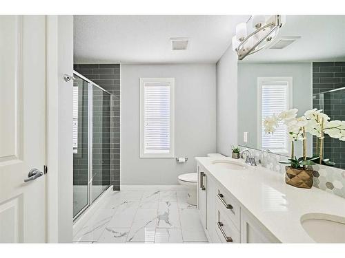 14 Evanscrest Heights Nw, Calgary, AB - Indoor Photo Showing Bathroom