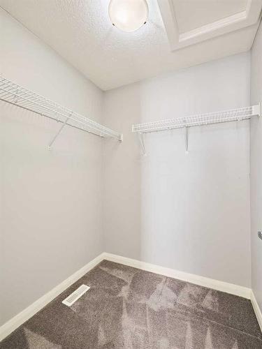 14 Evanscrest Heights Nw, Calgary, AB - Indoor With Storage