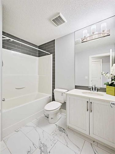 14 Evanscrest Heights Nw, Calgary, AB - Indoor Photo Showing Bathroom