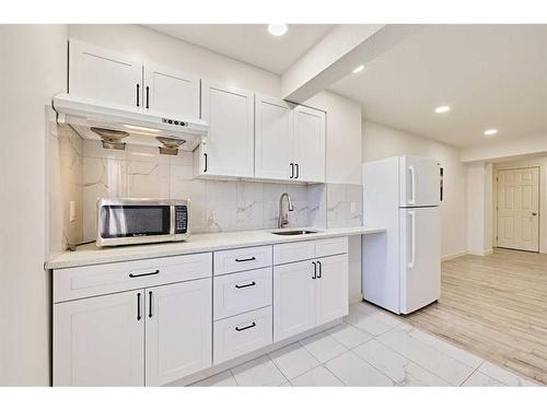 14 Evanscrest Heights Nw, Calgary, AB - Indoor Photo Showing Kitchen