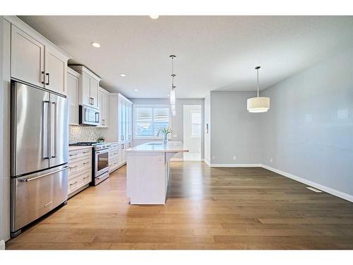 14 Evanscrest Heights Nw, Calgary, AB - Indoor Photo Showing Kitchen With Upgraded Kitchen