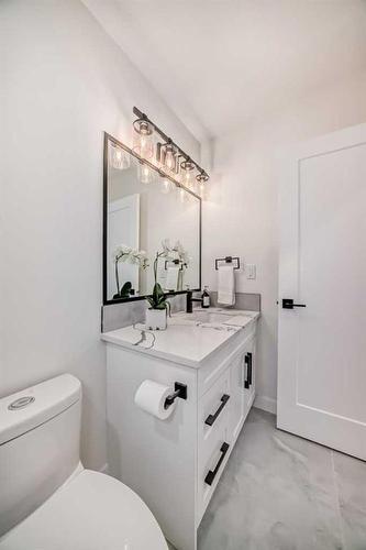 128 Cantrell Place Sw, Calgary, AB - Indoor Photo Showing Bathroom