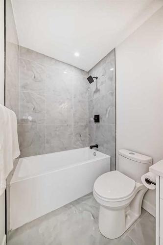 128 Cantrell Place Sw, Calgary, AB - Indoor Photo Showing Bathroom