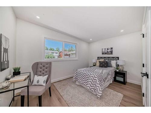 128 Cantrell Place Sw, Calgary, AB - Indoor Photo Showing Bedroom