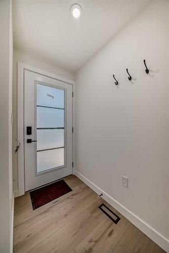 128 Cantrell Place Sw, Calgary, AB - Indoor Photo Showing Other Room