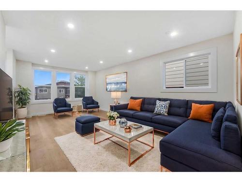 38 Templeson Crescent Ne, Calgary, AB - Indoor Photo Showing Living Room