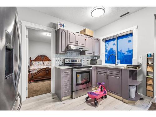 235 California Place Ne, Calgary, AB - Indoor Photo Showing Kitchen