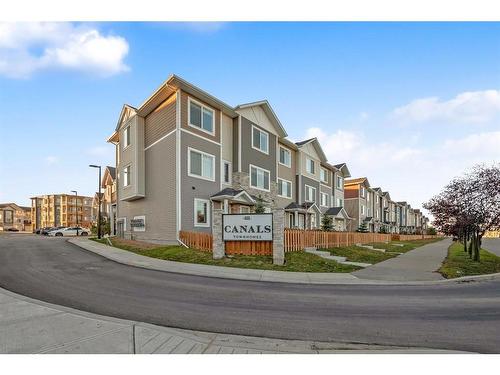 450 Canals Crossing Sw, Airdrie, AB - Outdoor With Facade