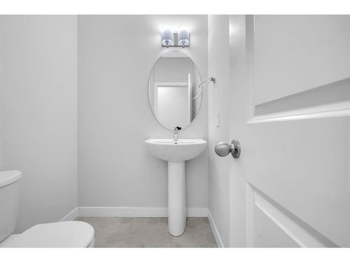 450 Canals Crossing Sw, Airdrie, AB - Indoor Photo Showing Bathroom