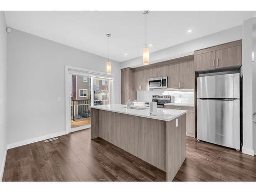 450 Canals Crossing Sw, Airdrie, AB - Indoor Photo Showing Kitchen