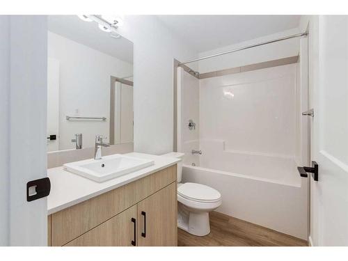 6213-200 Seton Circle Se, Calgary, AB - Indoor Photo Showing Bathroom