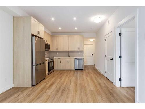 6213-200 Seton Circle Se, Calgary, AB - Indoor Photo Showing Kitchen