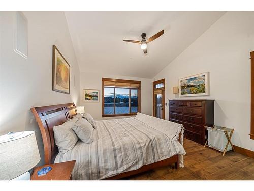 15 Sterling Springs Crescent, Rural Rocky View County, AB - Indoor Photo Showing Bedroom