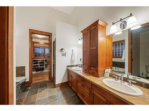 15 Sterling Springs Crescent, Rural Rocky View County, AB - Indoor Photo Showing Bathroom