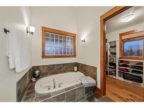 15 Sterling Springs Crescent, Rural Rocky View County, AB - Indoor Photo Showing Bathroom