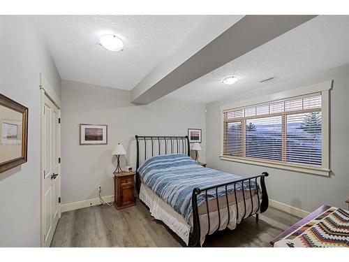 15 Sterling Springs Crescent, Rural Rocky View County, AB - Indoor Photo Showing Bedroom