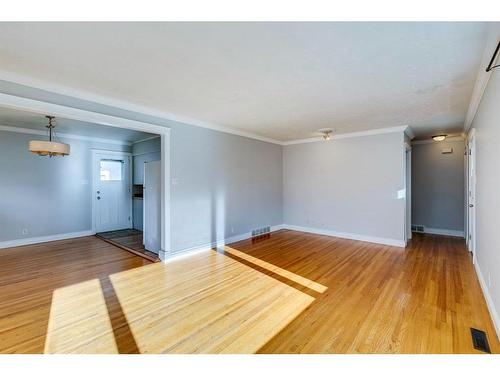 2224 37 Street Sw, Calgary, AB - Indoor Photo Showing Other Room