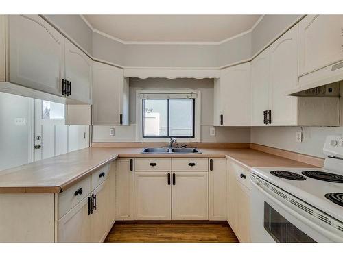 2224 37 Street Sw, Calgary, AB - Indoor Photo Showing Kitchen With Double Sink