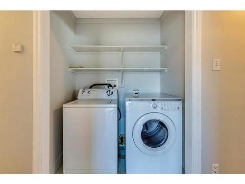 2224 37 Street Sw, Calgary, AB - Indoor Photo Showing Laundry Room