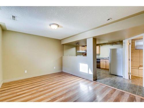 2224 37 Street Sw, Calgary, AB - Indoor Photo Showing Other Room