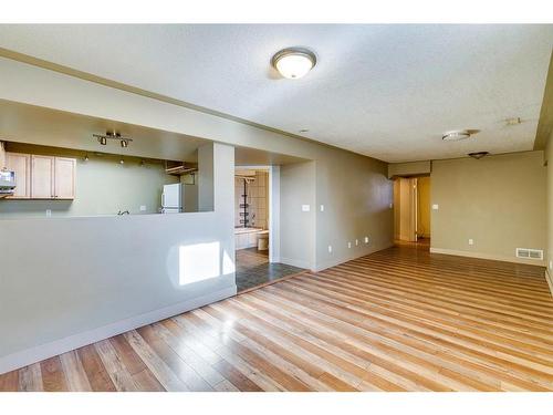 2224 37 Street Sw, Calgary, AB - Indoor