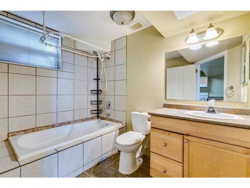 2224 37 Street Sw, Calgary, AB - Indoor Photo Showing Bathroom