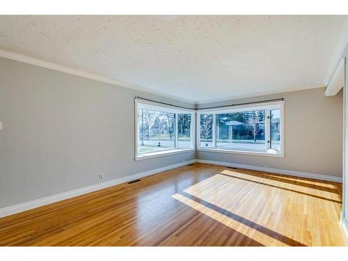 2224 37 Street Sw, Calgary, AB - Indoor