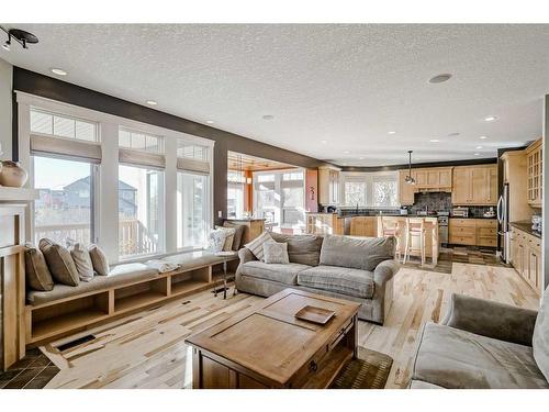 73 Tusslewood Heights Nw, Calgary, AB - Indoor Photo Showing Living Room