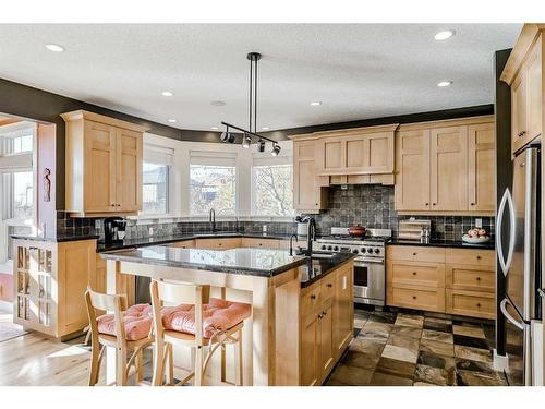 73 Tusslewood Heights Nw, Calgary, AB - Indoor Photo Showing Kitchen With Upgraded Kitchen