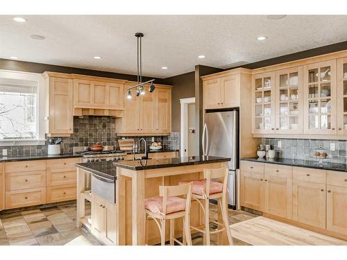 73 Tusslewood Heights Nw, Calgary, AB - Indoor Photo Showing Kitchen