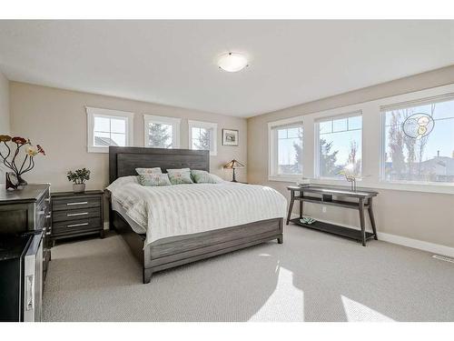 73 Tusslewood Heights Nw, Calgary, AB - Indoor Photo Showing Bedroom