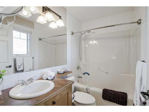 73 Tusslewood Heights Nw, Calgary, AB - Indoor Photo Showing Bathroom