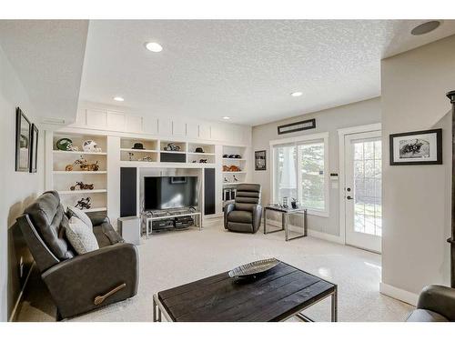 73 Tusslewood Heights Nw, Calgary, AB - Indoor Photo Showing Living Room