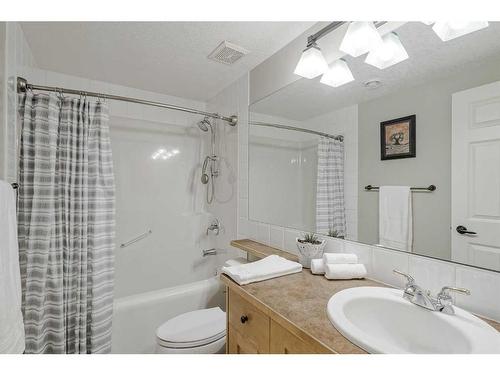 73 Tusslewood Heights Nw, Calgary, AB - Indoor Photo Showing Bathroom