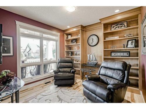 73 Tusslewood Heights Nw, Calgary, AB - Indoor Photo Showing Living Room