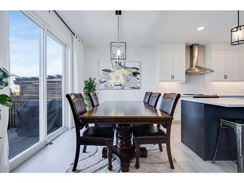 88 Belmont Terrace Sw, Calgary, AB - Indoor Photo Showing Dining Room