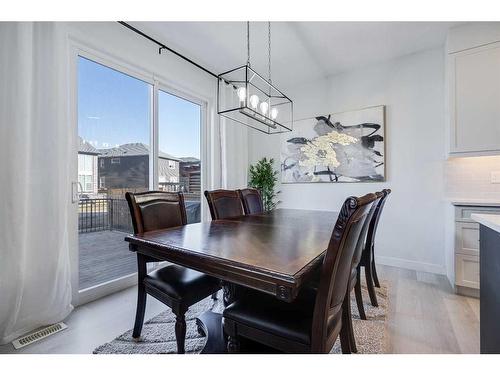 88 Belmont Terrace Sw, Calgary, AB - Indoor Photo Showing Dining Room