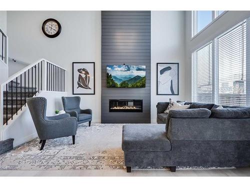 88 Belmont Terrace Sw, Calgary, AB - Indoor Photo Showing Living Room With Fireplace