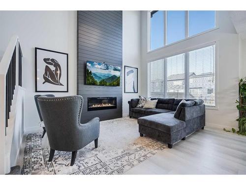 88 Belmont Terrace Sw, Calgary, AB - Indoor Photo Showing Living Room With Fireplace