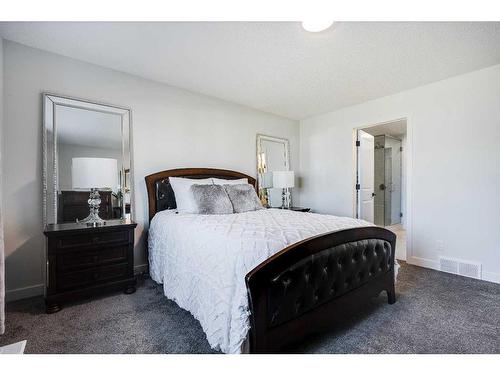 88 Belmont Terrace Sw, Calgary, AB - Indoor Photo Showing Bedroom