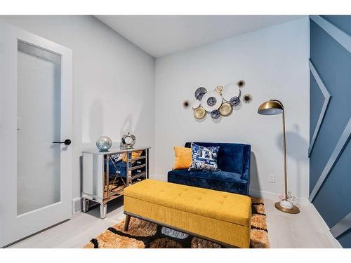 88 Belmont Terrace Sw, Calgary, AB - Indoor Photo Showing Bedroom