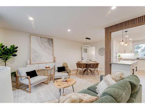 1732 Valleyview Road Ne, Calgary, AB - Indoor Photo Showing Living Room